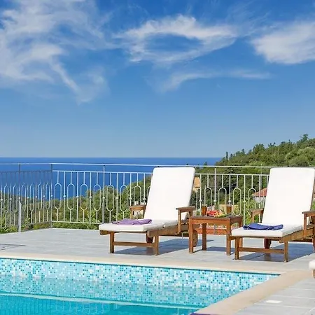 Sleeps 6 Pool Air Con Wifi