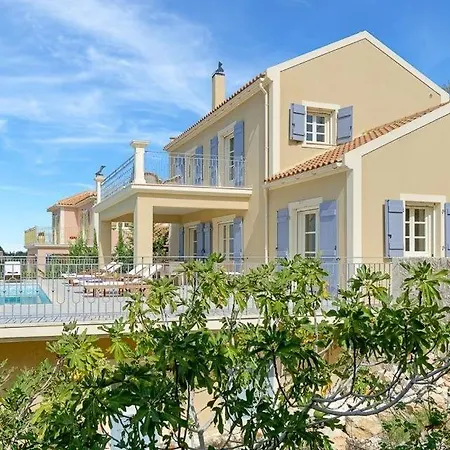 Sleeps 6 Pool Air Con Wifi Villa