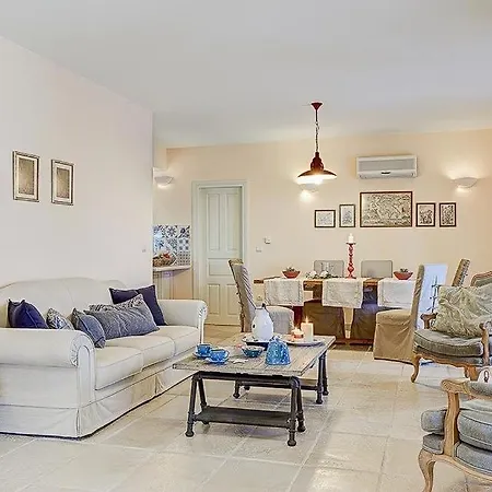 Sleeps 6 Pool Air Con Wifi Villa *