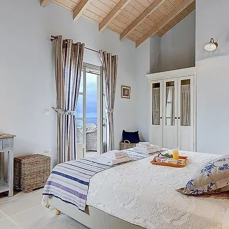 Sleeps 6 Pool Air Con Wifi