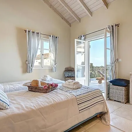 Sleeps 6 Pool Air Con Wifi Villa